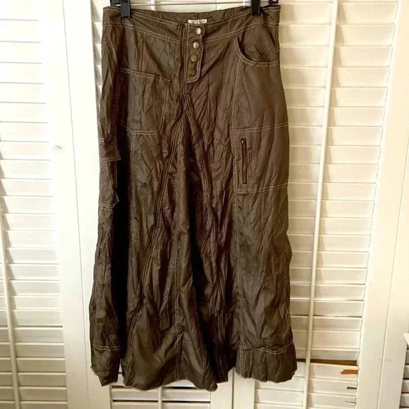 STYLE Women’s Skirt Size Small - Metallic Gray Color - Picture 10 of 10